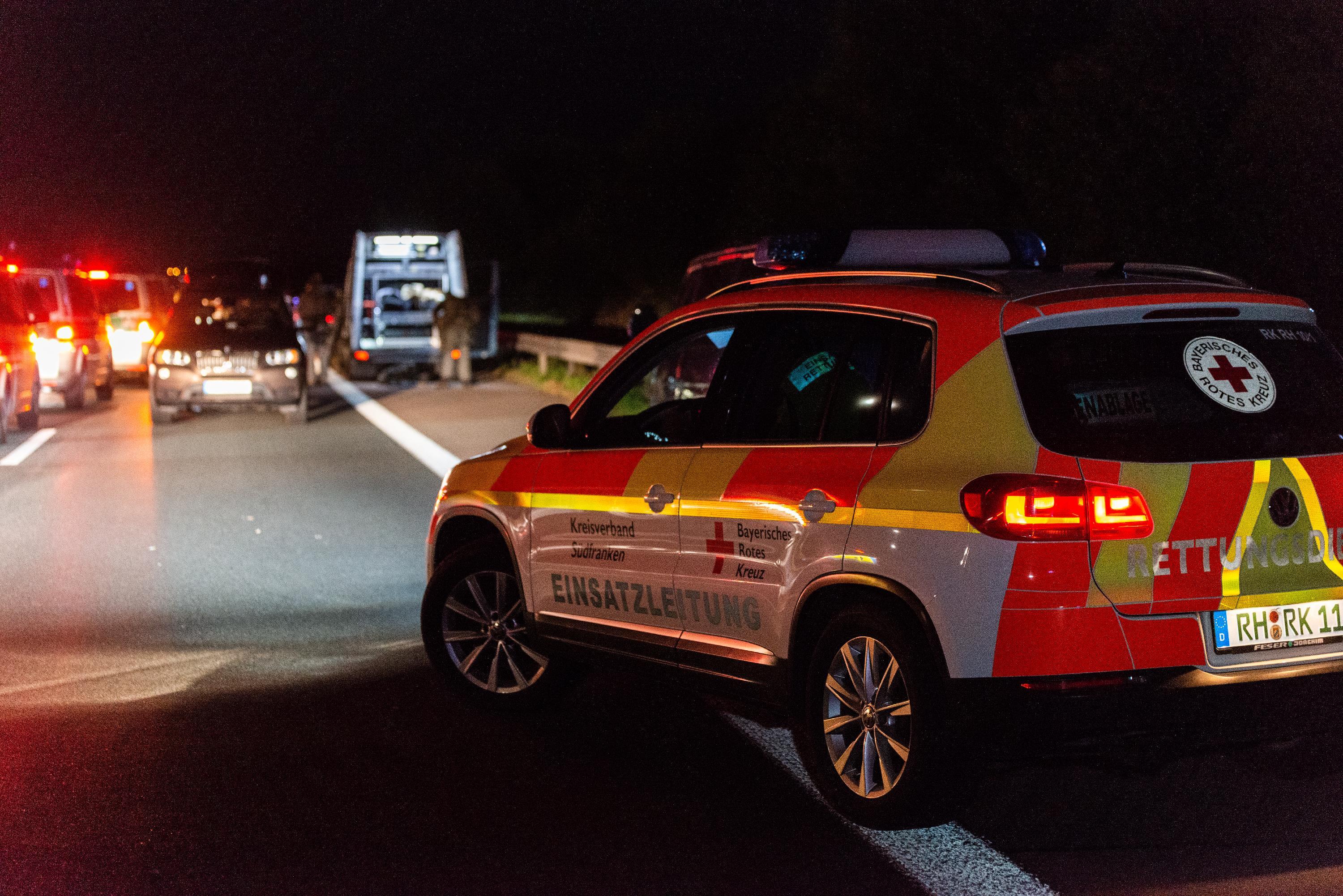 Auf der A9 lief am Dienstag über Stunden ein Großeinsatz der Polizei. Auch das Spezialeinsatzkommando (SEK) war vor Ort, die Polizei sprach von einer "unklaren Bedrohungslage".
