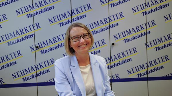 Zuvor vertrat Alois Karl (CSU) als Direktkandidat den Wahlkreis Amberg. 2020 kündigte er an, nicht mehr zur Wahl zu stehen. Die CSU nominierte daraufhin Susanne Hierl, die erneut das Direktmandat für die Christsozialen sicherte.