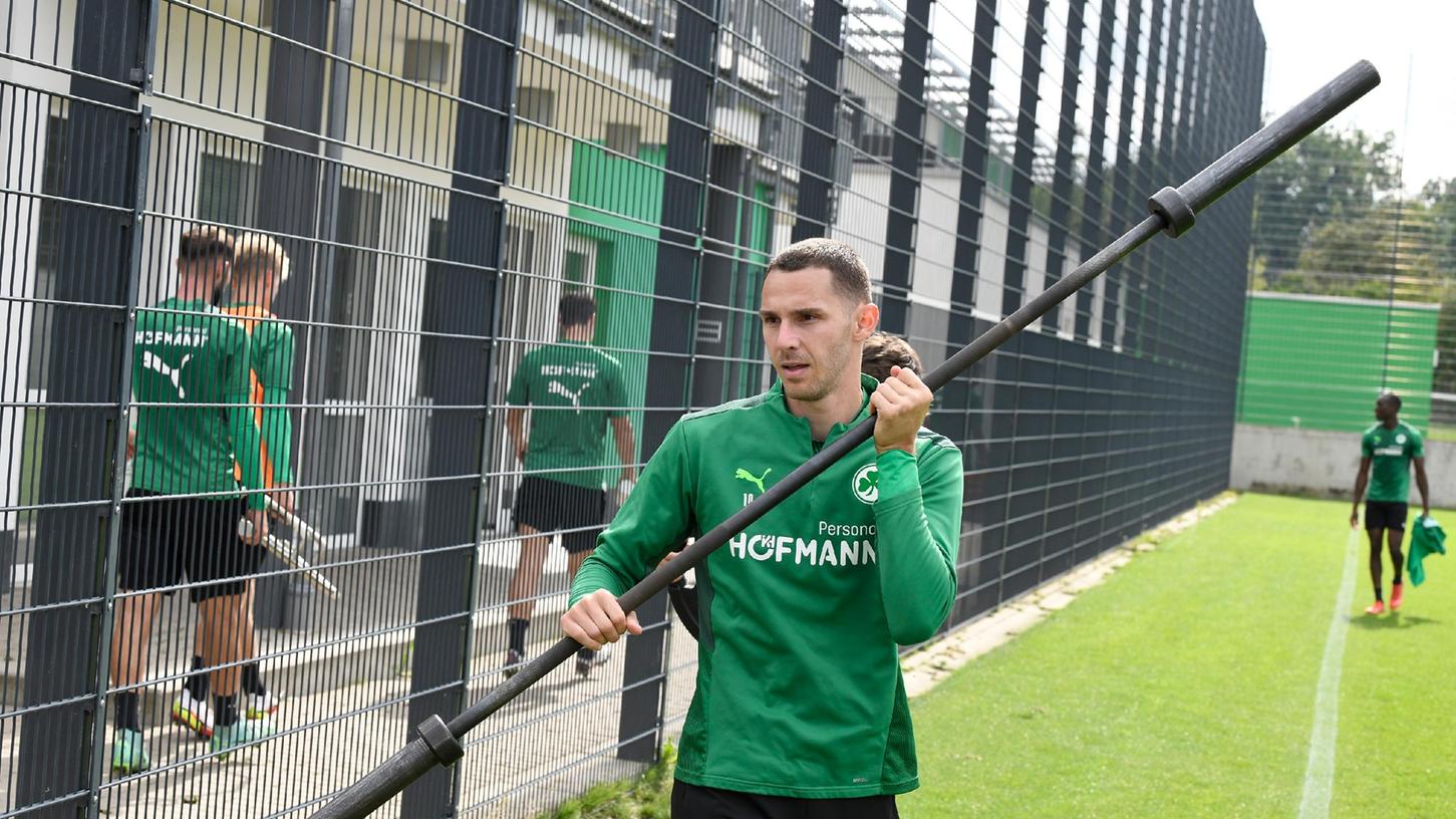 Die Langhantel hatte Branimir Hrgota bei seinem kurzen Wutausbruch glücklicherweise nicht zur Hand. Nach dem Training trug der Kapitän das Equipment brav zurück in den Kraftraum.