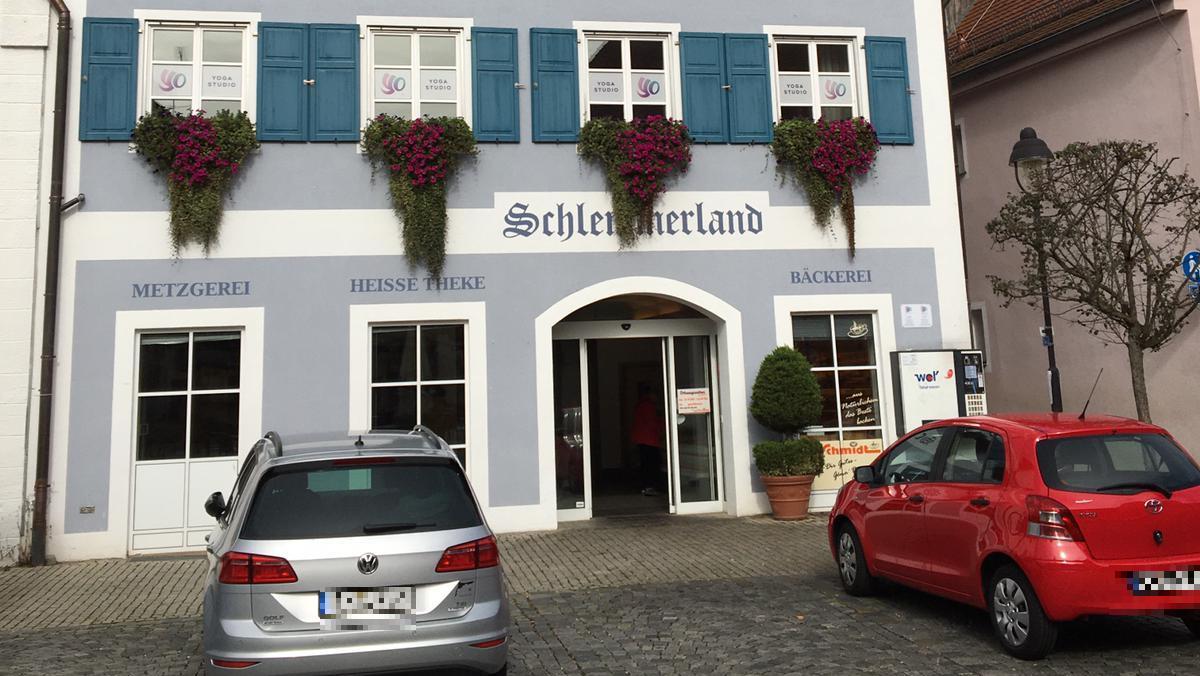 Im Hilpoltsteiner „Schlemmerland“ wird es künftig einen Partyservice samt Imbiss und Feinkostabteilung geben.
Im Hilpoltsteiner „Schlemmerland“ wird es künftig einen Partyservice samt Imbiss und Feinkostabteilung geben.