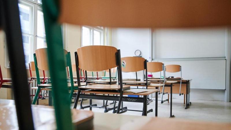 Illegale "Querdenker"-Schule in Bayern? Betreiberin drohen Konsequenzen