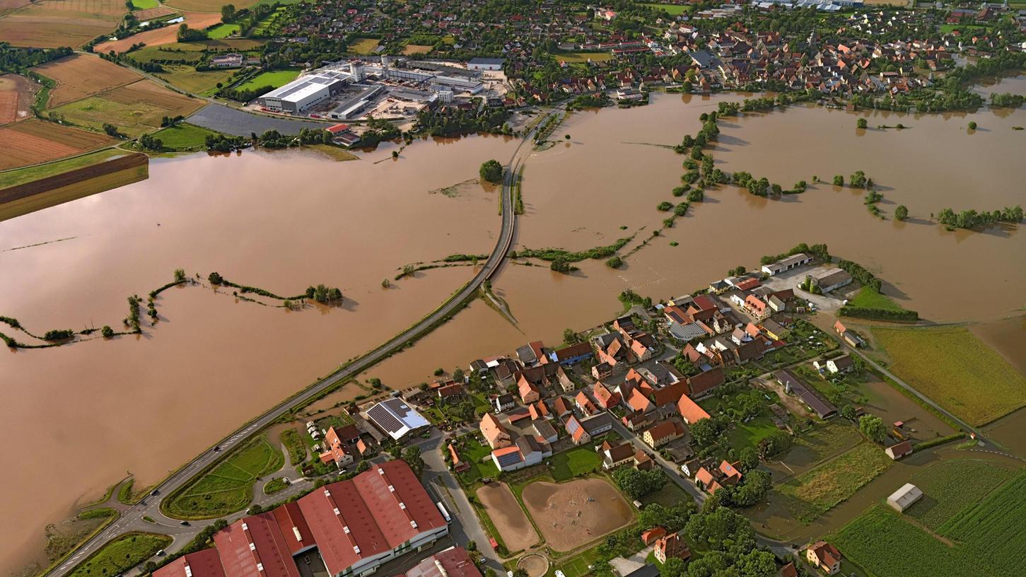 Hitze, Trockenheit, aber gleichzeitig auch heftigere Niederschläge: Das Wetter spielt im Klimawandel immer häufiger verrückt. Auch im Landkreis Forchheim. Und das hat Folgen. Wie das Aisch-Hochwasser im Sommer 2021.
Hitze, Trockenheit, aber gleichzeitig auch heftigere Niederschläge: Das Wetter spielt im Klimawandel immer häufiger verrückt. Auch im Landkreis Forchheim. Und das hat Folgen. Wie das Aisch-Hochwasser im Sommer 2021.