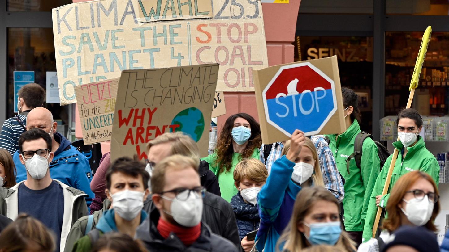 Über 2000 Menschen beteiligten sich in Erlangen bei der Demonstration für mehr Klimaschutz, zu der Fridays for Future aufgerufen hatte. 