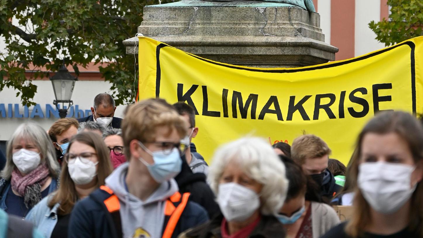 Klimaneutralität bis 2023, das hat sich die Stadt Erlangen auf die Fahne geschrieben. Ende Oktober soll im Stadtrat über konkrete Maßnahmen entschieden werden. (Symbolbild) Klimaneutralität bis 2023, das hat sich die Stadt Erlangen auf die Fahne geschrieben. Ende Oktober soll im Stadtrat über konkrete Maßnahmen entschieden werden. (Symbolbild)