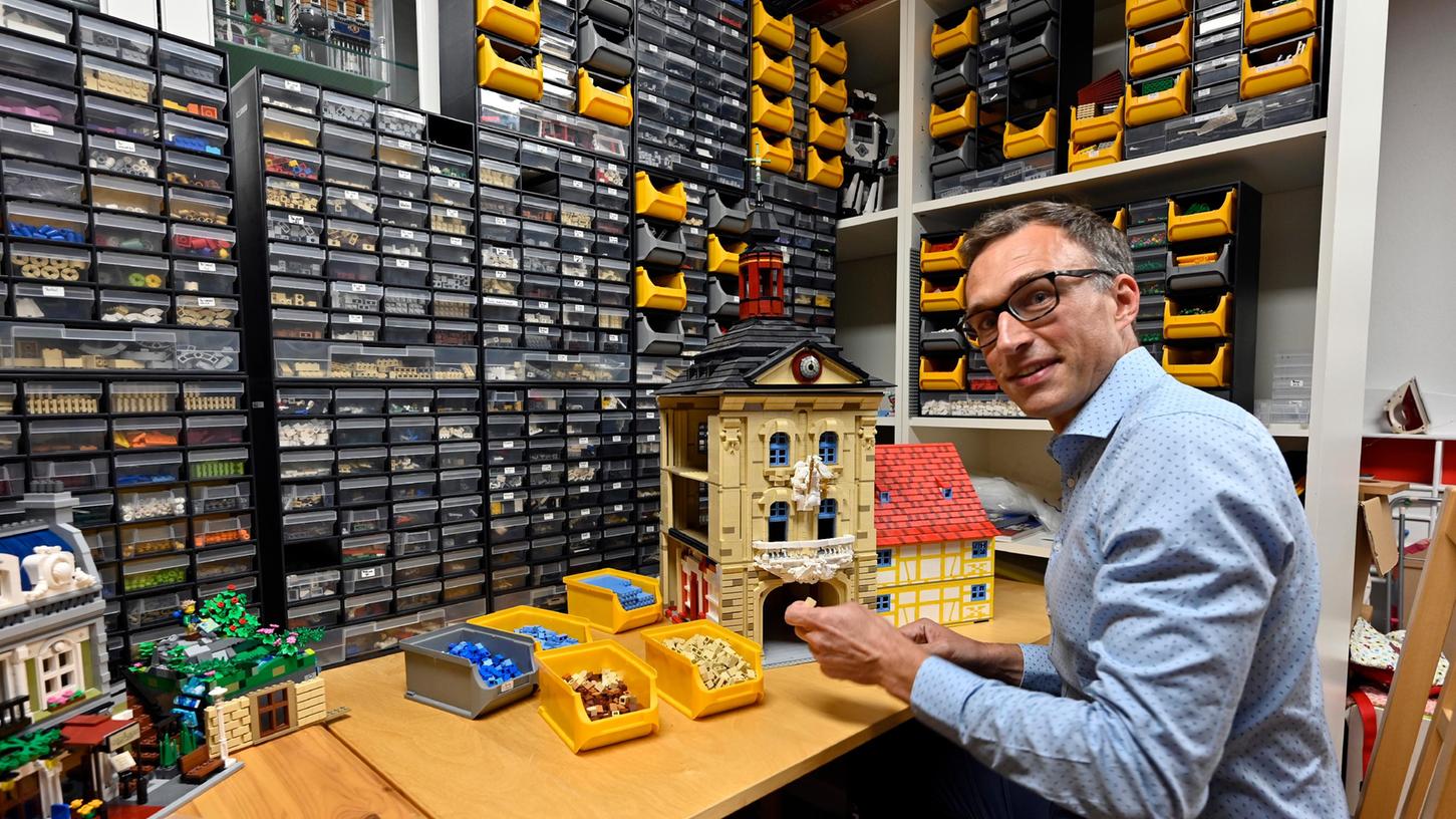 Dominik Beuer in seiner Lego-Bastelstube.
Dominik Beuer in seiner Lego-Bastelstube.