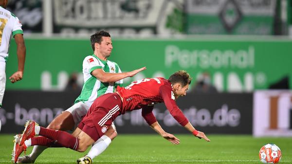 Vor dem 0:2 war es Nick Viergever, der Abwehrchef aus der Innenverteidigung, der zu spät auf Joshua Kimmich zueilte - und viel mehr musste man über dieses Tor eigentlich auch nicht wissen. Denn natürlich war es nicht seine Aufgabe, nicht die Aufgabe eines Mannes aus der letzten Kette, in dieser Situation zu attackieren, es wäre die Aufgabe eines Mittelfeldspielers gewesen. Auch für ihn galt: Nach dem 0:2 sorgte er zunehmend für mehr Stabilität.