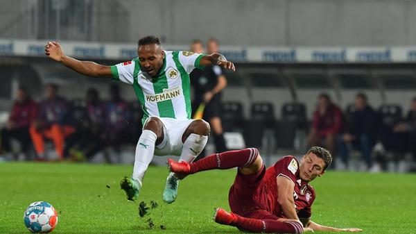 Julian Green war gegen seinen Ausbildungsverein anzumerken, dass er sich viel vorgenommen hatte - allerdings auch, dass er eine Woche zuvor hatte aussetzen müssen. Green fremdelte zuweilen ein wenig, war manchmal gedanklich nicht ganz auf der Höhe und strahlt bei den Standards weiter keine Gefahr aus. Sichtlich bemüht, aber bislang kein Faktor in der noch jungen Bundesligasaison.