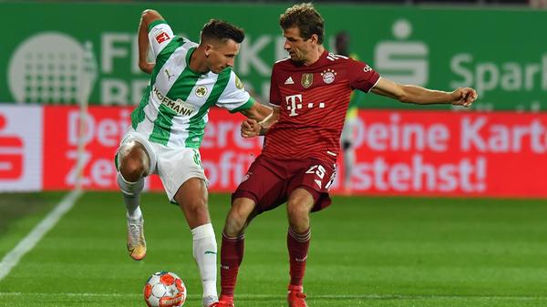 Für Paul Seguin war es ein relativ unauffälliger Auftritt, was auf seiner Position ja oft ein Kompliment ist. Vor dem 0:2 konnte aber auch er nicht verhindern, dass sich die Münchner ist bester Handball-Marnier den Ball "um den Kreis" herumspielten und dann völlig ungestört abschließen durften. Hätte mit etwas mehr (Gedanken-)Schnelligkeit beinahe direkt vor der Halbzeitpause den Anschlusstreffer erzielen können.