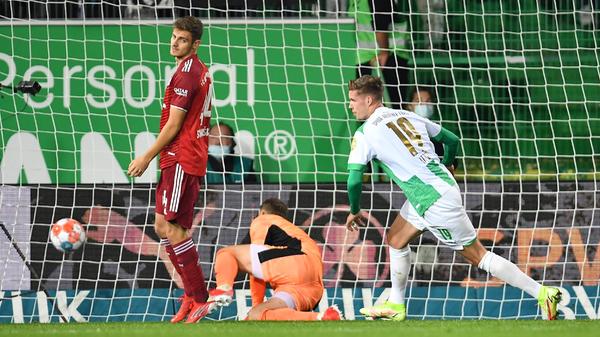 Da ist der Treffer zum 1:3! Cedric Itten trifft nach Flanke von Timothy Tillman per Kopf ins Kleeblatt-Glück. Die Leitl-Elf belohnt sich mit dem Anschlusstreffer für einen harten Kampf gegen den großen FC Bayern München.