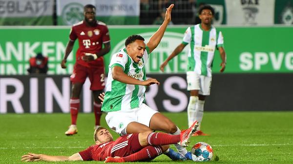 Wer sich auf ein schnelles 2:0 für den Tabellenführer eingestellt hat, der irrt. In Folge des Führungstreffers des FCB kommt Fürth in Fahrt, kämpft und kann gut mithalten.
