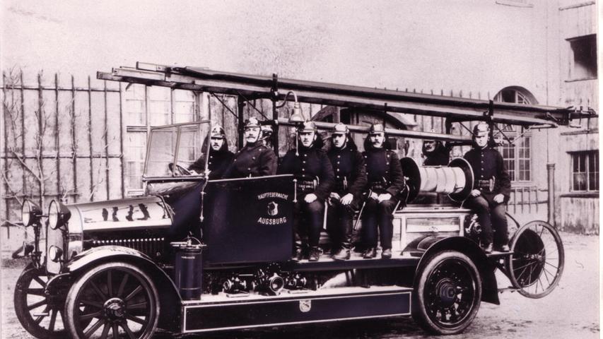 ... oder auch Feuerwehrautos wie dieses Modell aus dem Jahr 1915, angetrieben von einem MAN-Dieselmotor.