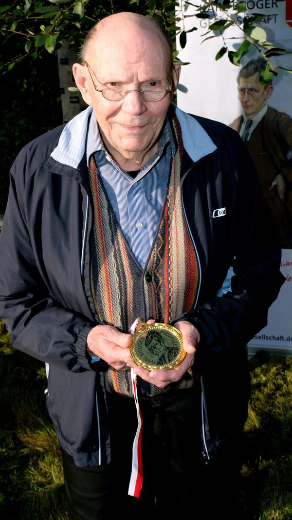 SPD zeichnet Mundart-Dichter Günter Stössel mit Karl-Bröger-