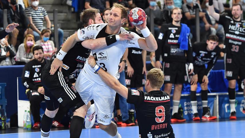 20:30! Gegen Kiel kann der HCE nur 23 Minuten mithalten 20:30! Gegen Kiel kann der HCE nur 23 Minuten mithalten