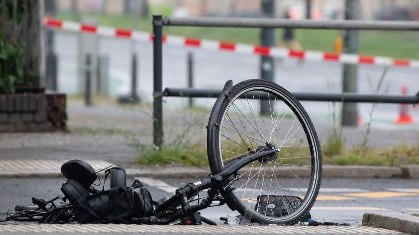 Ein 13-Jähriger ist bei einem Fahrradunfall in Ansbach schwer verletzt worden. (Symbolbild)