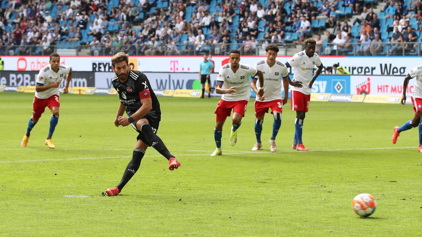 Und rein damit! Club-Kapitän Enrico Valentini brachte den FCN mit einem platziert verwandelten Foulelfmeter das erste Mal in Front.