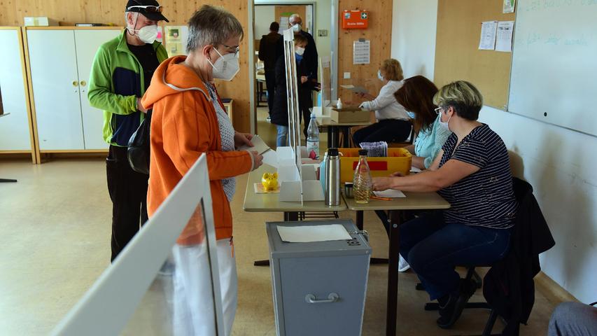 Emsiges Treiben: Eindrücke aus den Fürther Wahllokalen