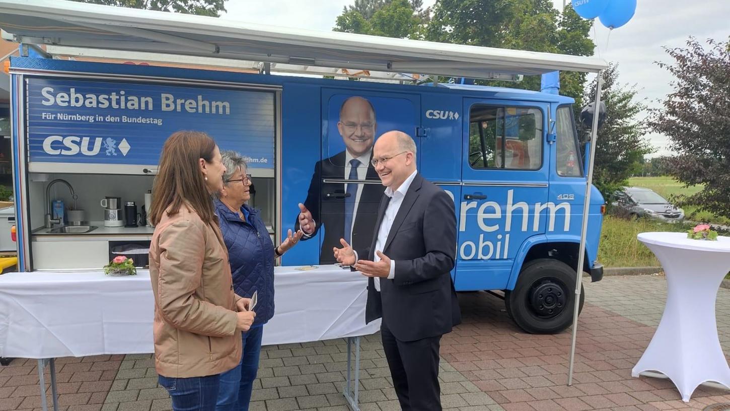 Die Gespräche mit den Bürgern haben sich gelohnt: Am Ende bekam Sebastian Brehm wieder das Vertrauen der Bürger für den Wahlkreis Nürnberg-Nord. 