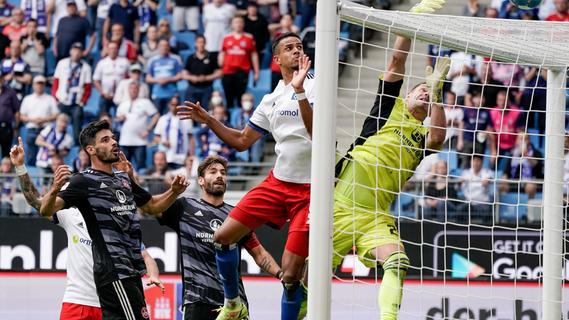 Ka Depp: Der FCN beim HSV - der Pausenhof regelt das Ka Depp: Der FCN beim HSV - der Pausenhof regelt das
