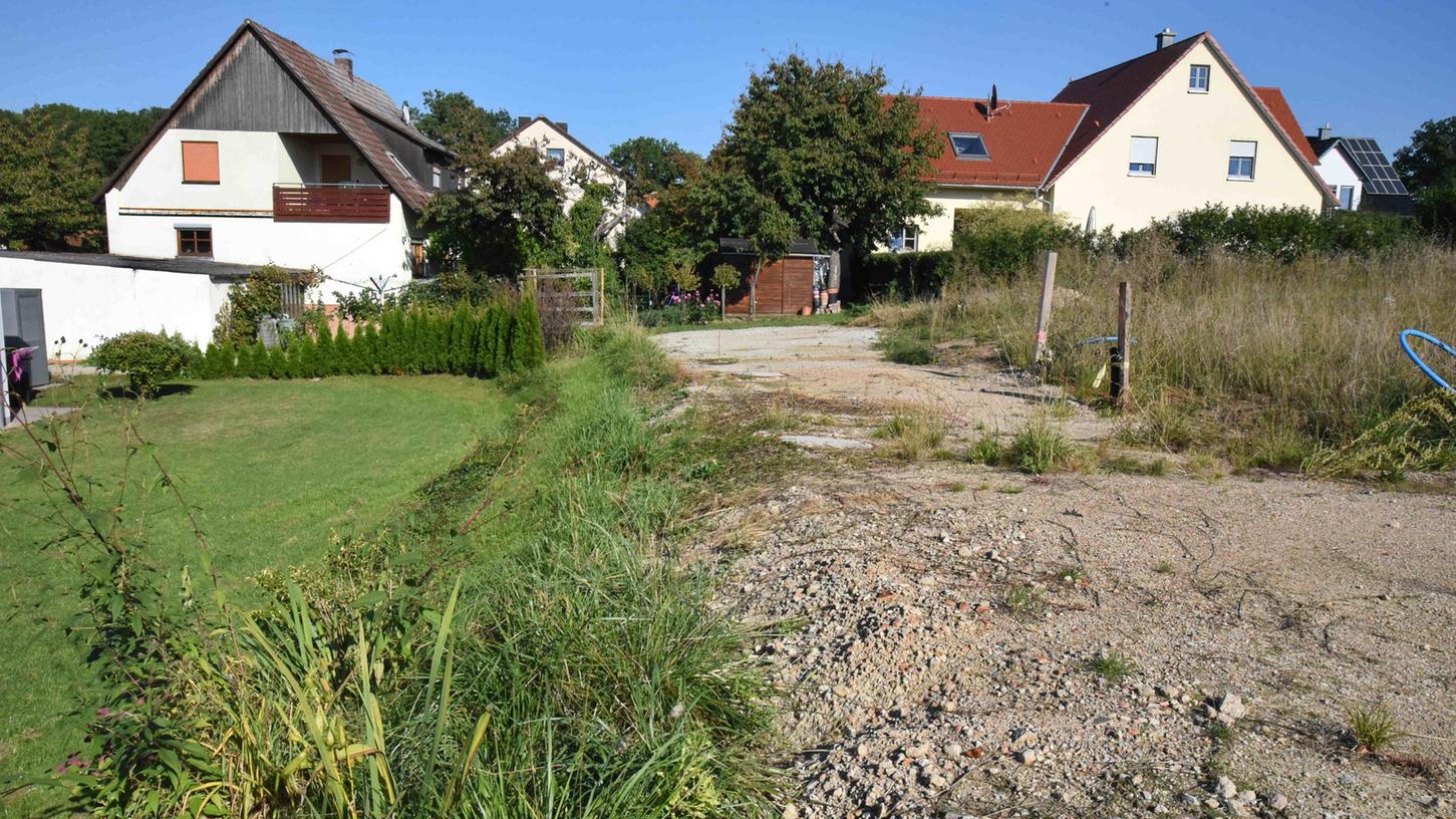 In der Kirschenstraße soll ein Doppelhaus errichtet werden. Doch der Gemeinderat hat den Bauantrag erneut abgelehnt.