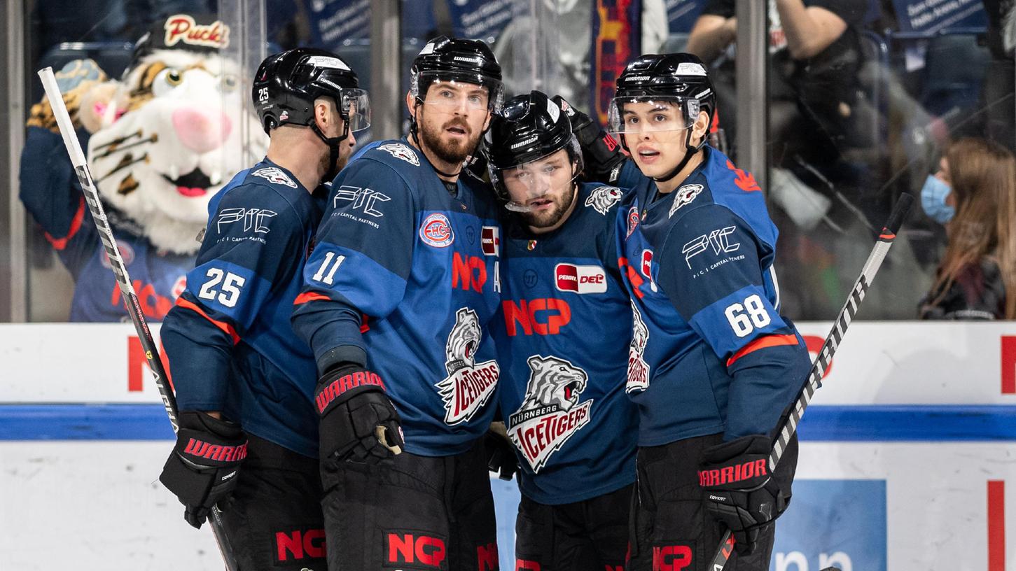 Tyler Sheehy und Kollegen jubeln: Wichtig für das Nürnberger Eishockey.