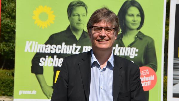 Sascha Müller, Landesschatzmeister der Grünen, schaffte über Listenplatz sechs bei den Grünen den Sprung nach Berlin. Der 51-jährige Finanzexperte wird seinen Beruf als Sportjournalist nun ruhen lassen. Müller ist Sohn der Nürnberger Torhüter-Legende Manfred Müller ("Der Held von Essen").