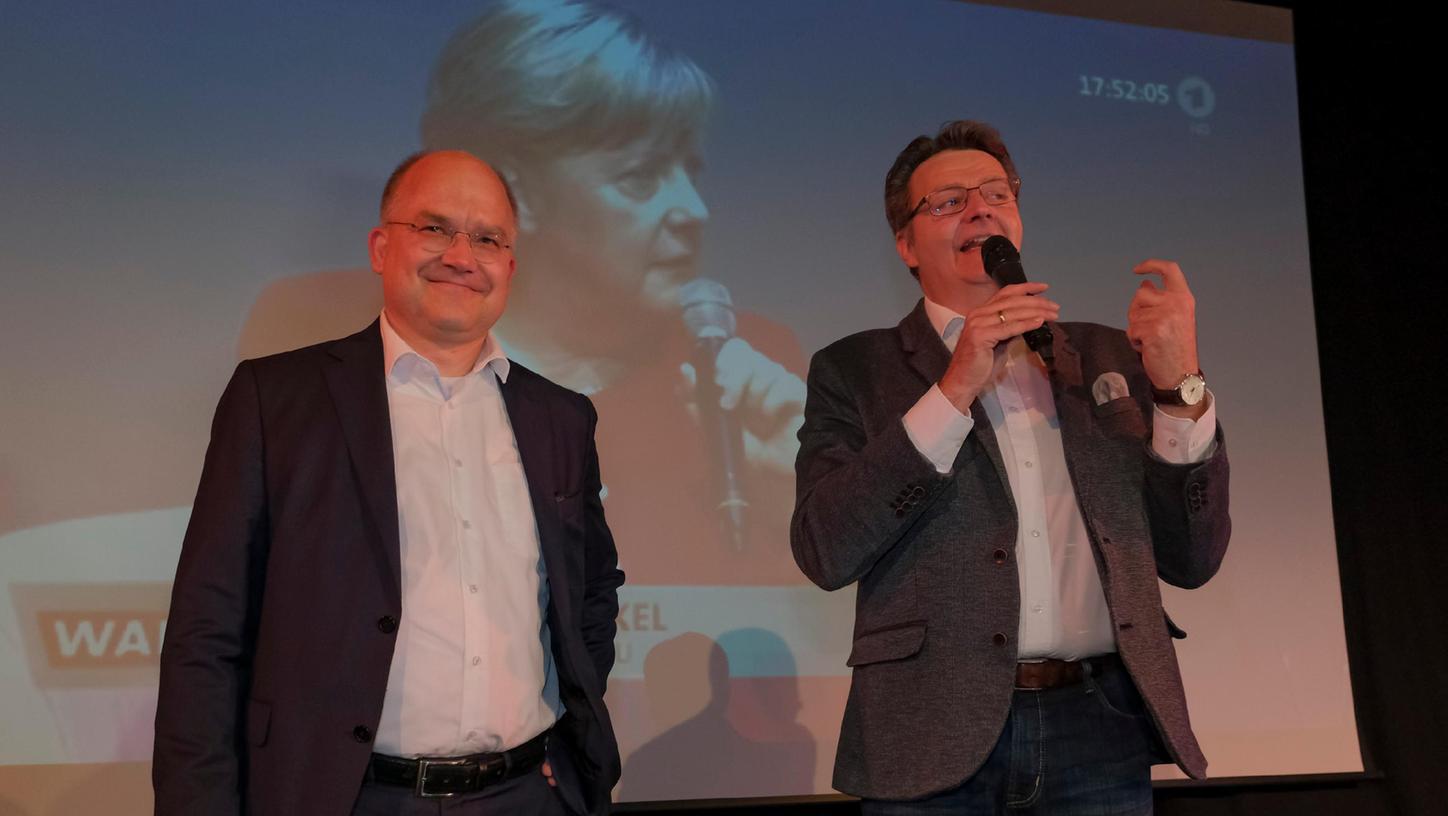 Die Kanzlerin hört auf, Michael Frieser (rechts) kann weitermachen. Der CSU-Politiker verteidigte den Wahlkreis Nürnberg Spd/Schwabach sicher.
