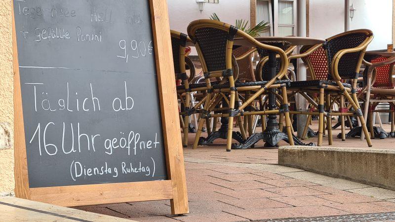 Das Mittagsgeschäft wird für gastronomische Betriebe wegen Personalmangels schwer darstellbar.
Das Mittagsgeschäft wird für gastronomische Betriebe wegen Personalmangels schwer darstellbar.