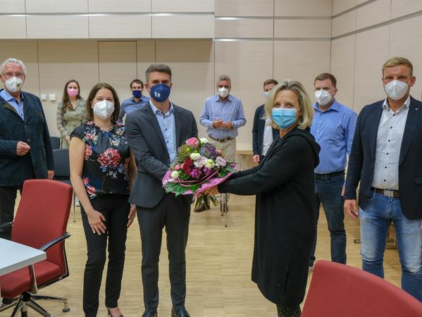 Der CSU-Bundestagsabgeordnete Stefan Müller hat im Wahlkreis Erlangen erneut das Direktmandat geholt. Das Bild zeigt ihn am Wahlabend im Erlanger Rathaus. 