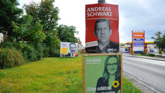 Rot steht oben, Gelb ist in der Mitte und Grün ist unten: die klassische Ampel. Ob sie kommt? Die CSU sagt, die SPD ist am Zug. Rot steht oben, Gelb ist in der Mitte und Grün ist unten: die klassische Ampel. Ob sie kommt? Die CSU sagt, die SPD ist am Zug.
