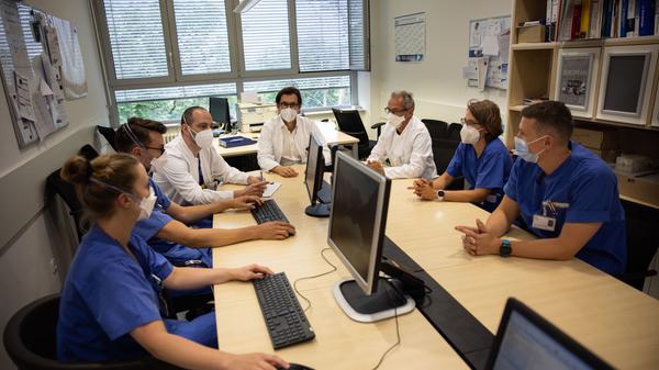 NN/NZ Klinikcheck - Ãbergabe des Zertifikats an Prof. Blana und Kollegen