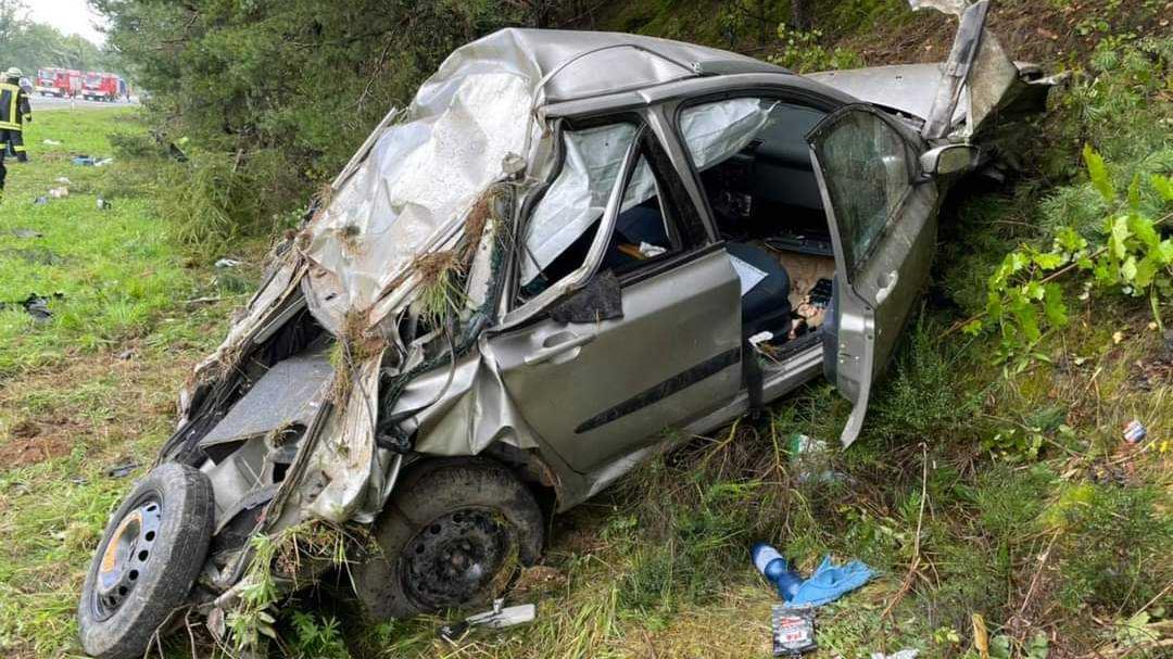 Bei einem Unfall auf der A9 verletzten sich vier Personen schwer.
Bei einem Unfall auf der A9 verletzten sich vier Personen schwer.