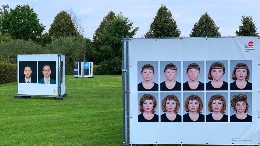 Noch bis 30. November kann man die Open Air Ausstellung "Facing Reality" im Rother Stadtgarten besuchen. Konzipiert wurde die Schau von der Fotoszene Nürnberg. Auf den großformatigen Fotos sind emotionale und persönliche Motive zu sehen, die die Corona-Pandemie spiegeln.