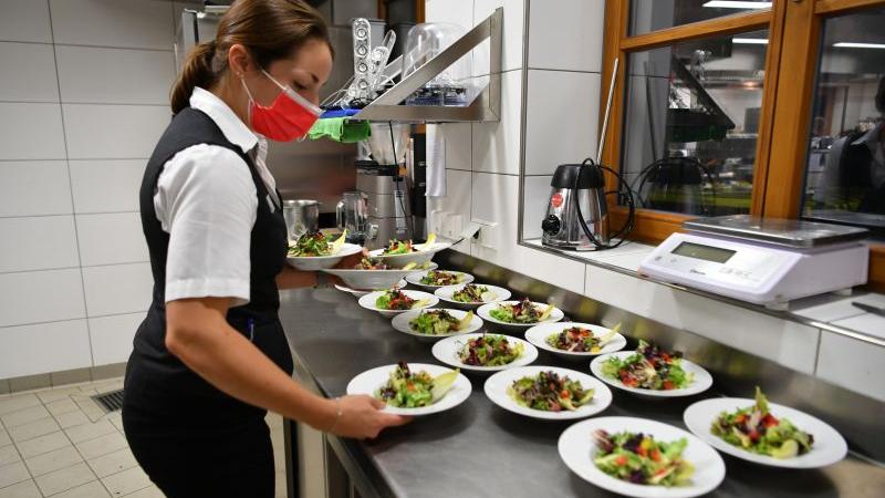 Die Post in Berching brachte zum Start der Schmankerlwochen Feines auf den Tisch. Foto Wolfgang Fellner   