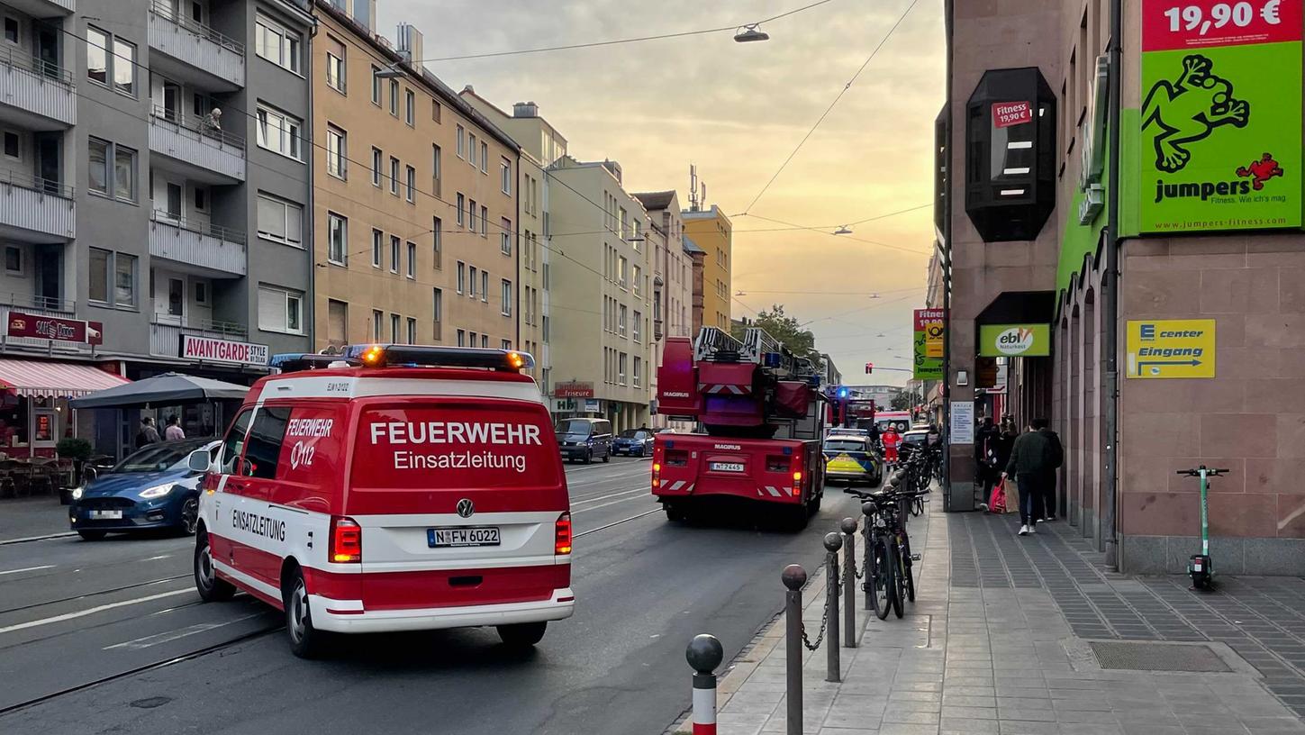 Am Dienstagabend rückte die Feuerwehr in die Sulzbacher Straße aus.
