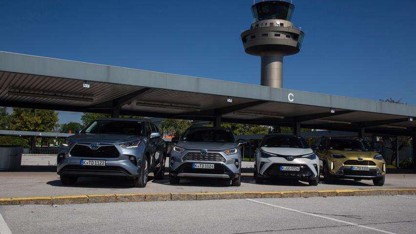 Toyota-SUVs mit Hybridantrieb: Highlander, RAV4, CH-R und der neue Yaris Cross (von links nach rechts).