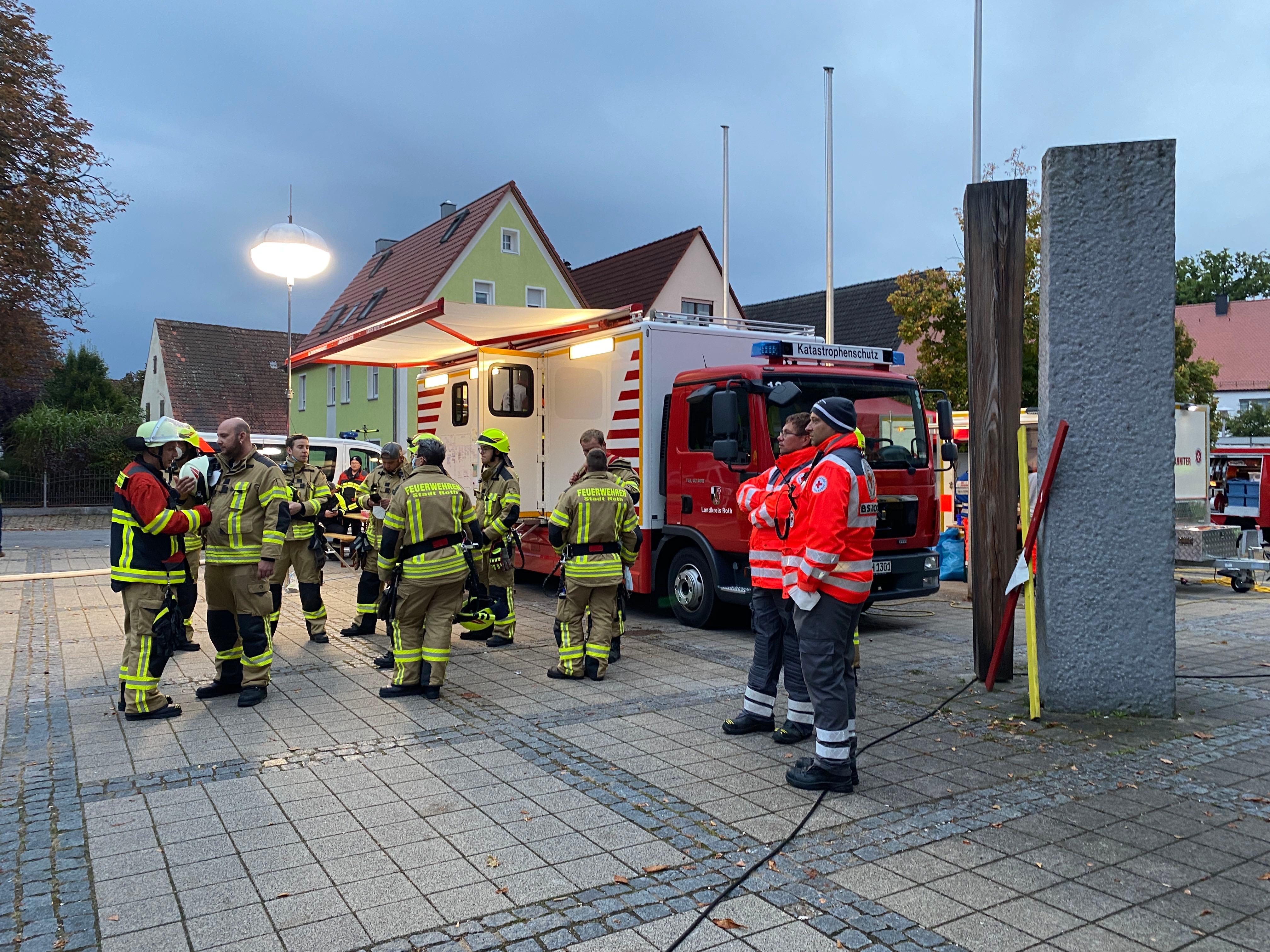 Ein Großaufgebot an Rettungskräften und Einsatzkräften der Feuerwehr kamen am frühen Mittwochmorgen (29. September) zum Ort des Geschehens. 