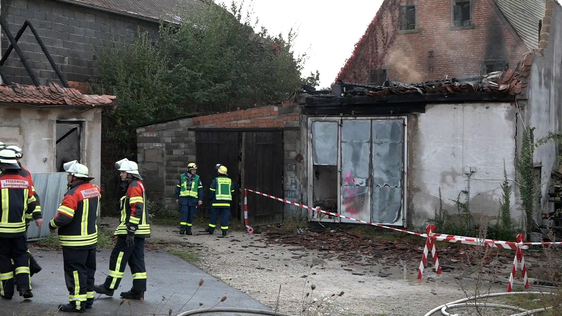 Weite Bereiche rund um den Brandort sind derzeit abgesperrt. 
