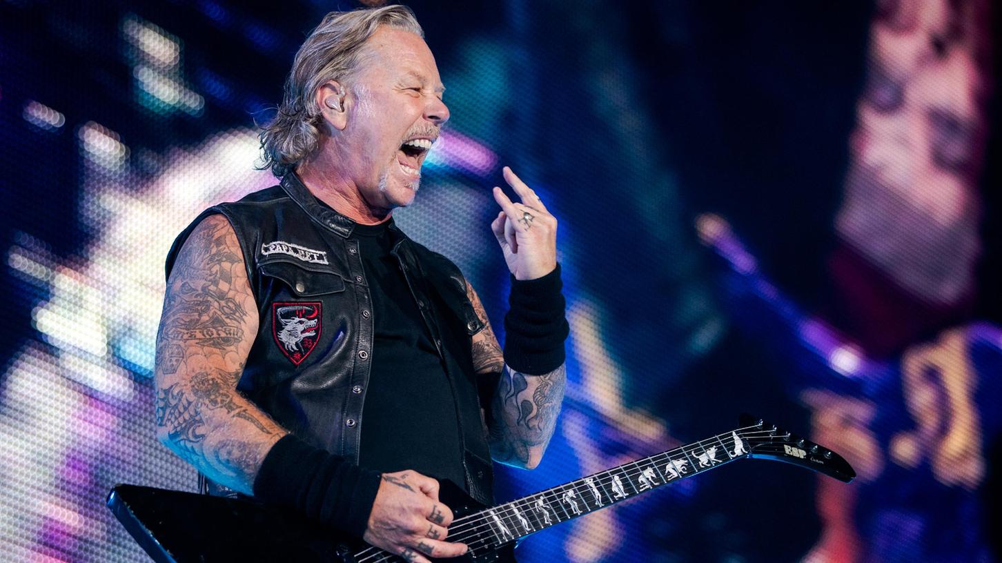 Sänger und Gitarrist James Hetfield beim Metallica-Konzert 2019 in Wien.