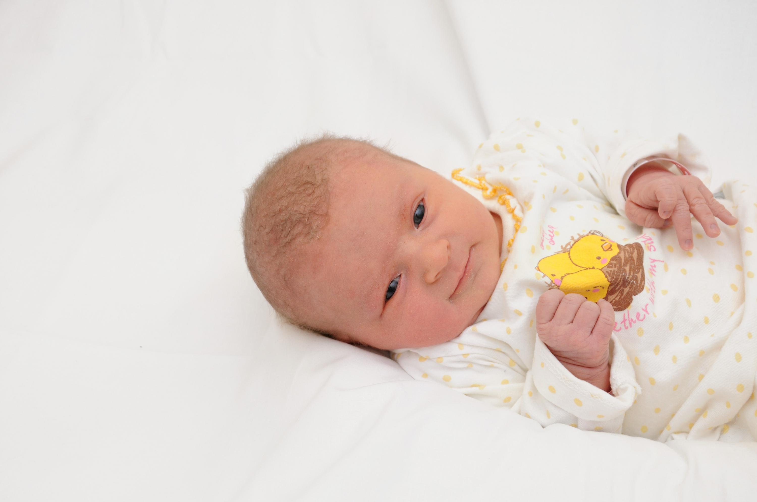 Die kleine Mona kam am 27. September im Nürnberger Südklinikum auf die Welt. Sie wog bei der Geburt 3130 Gramm und war 50 Zentimeter groß. Herzlich willkommen!