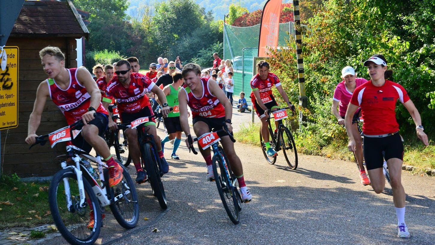 Statschuss für eine neue Serie: Beim Speedcross-Cup in Solnhofen gingen als erste die Run&Bike-Duos auf die elf Kilometer lange Strecke im Altmühltal.
