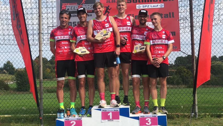 Beim Laufwettbewerb der Herren U40 waren die Sportler der Arriba Göppersdorf unter sich auf dem siegertreppchen.
Beim Laufwettbewerb der Herren U40 waren die Sportler der Arriba Göppersdorf unter sich auf dem siegertreppchen.