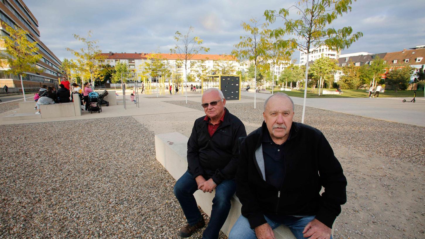Wilhelm Heinlein (links) und Dieter Stiegler wissen: "Die ersten Mieter haben wegen der Zustände am Quellepark schon gekündigt". Wilhelm Heinlein (links) und Dieter Stiegler wissen: "Die ersten Mieter haben wegen der Zustände am Quellepark schon gekündigt".