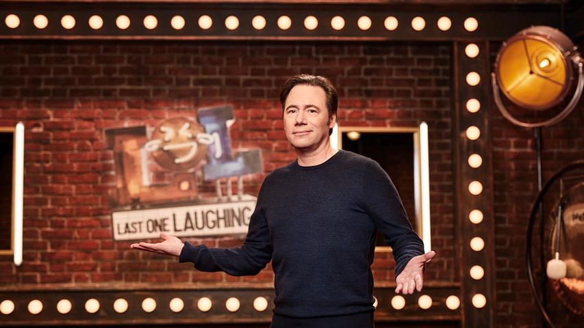 Bully Herbig präsentiert die zweite Staffel von "LOL: Last One Laughing". Darin begeben sich erneut zehn beliebte Comedy- und Stand-Up-Profis auf eine gemeinsame Mission: Sie dürfen unter keinen Umständen lachen. Denn wer lacht, der fliegt. Das Comedy-Schmankerl ist ab 1 Oktober bei Prime Video verfügbar. 

