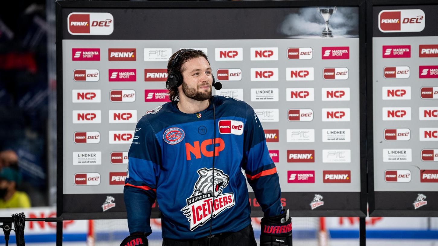 Spieler des Spiels: Am Sonntag wurde Sheehy nach seinem Hattrick gegen Straubing von Magentasport vor die Kamera zum Interview gebeten. Spieler des Spiels: Am Sonntag wurde Sheehy nach seinem Hattrick gegen Straubing von Magentasport vor die Kamera zum Interview gebeten.