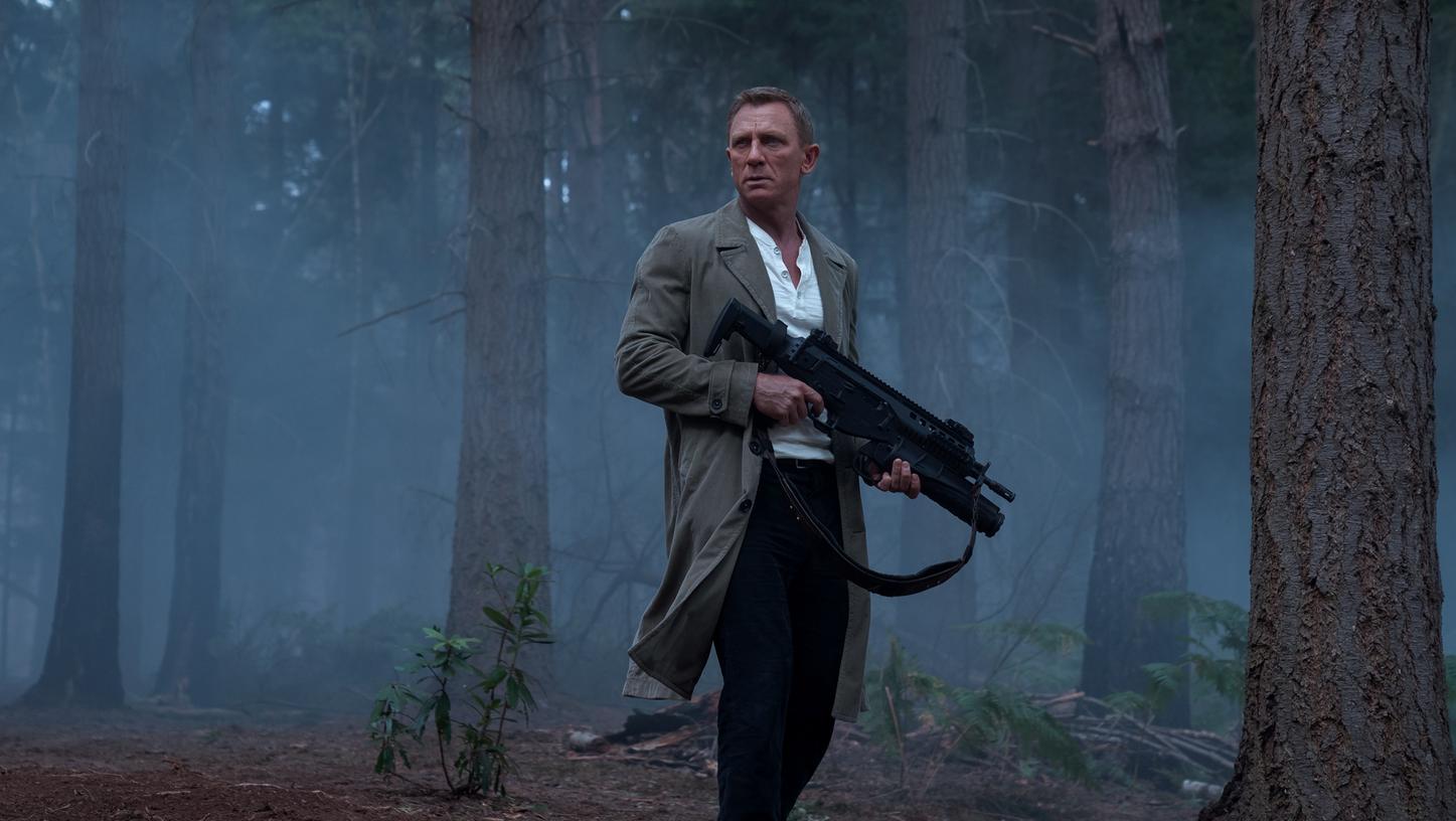 Eigentlich hatte James Bond (Daniel Craig) nicht vor, noch einmal die Welt zu retten. Nachdem brandgefährliches Geheimdienstmaterial in die Hände der Terrororganisation Spectre gelangt ist, bleibt dem berufsmüden Agenten jedoch keine Wahl.