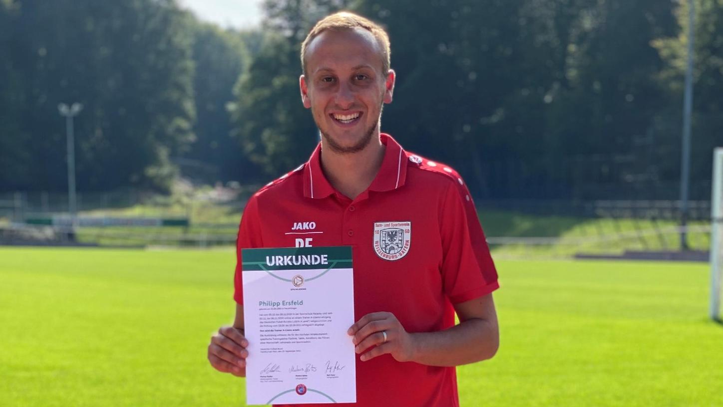 Auf diese Urkunde kann Philipp Ersfeld (28) besonders stolz sein: Der Trainer des Kreisligisten TSV 1860 Weißenburg II hat seit wenigen Tagen die A-Lizenz.  
