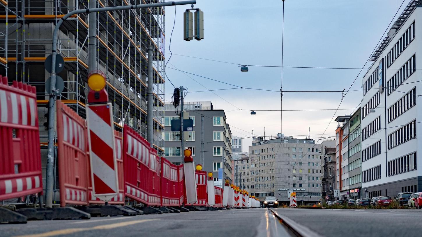 Zwischen Bahn und Bahnhofstraße werden derzeit die letzten Baulücken geschlossen. Radfahrer sollen hier künftig sicherer und besser fahren können.