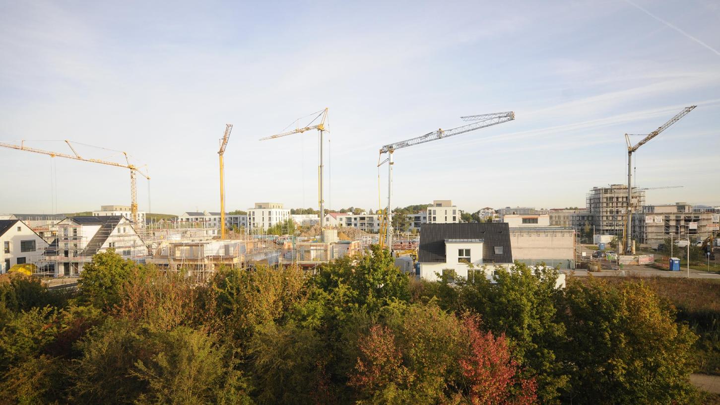 In dem Antrag heißt es: "Das Wohngebiet wird größer und immer noch fehlt ein Supermarkt im Stadtteil Herzo Base."
In dem Antrag heißt es: "Das Wohngebiet wird größer und immer noch fehlt ein Supermarkt im Stadtteil Herzo Base."