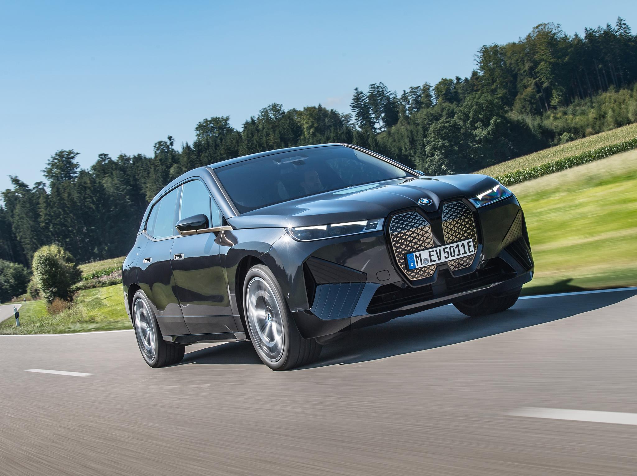 BMW iX: So fährt das neue Elektro-SUV