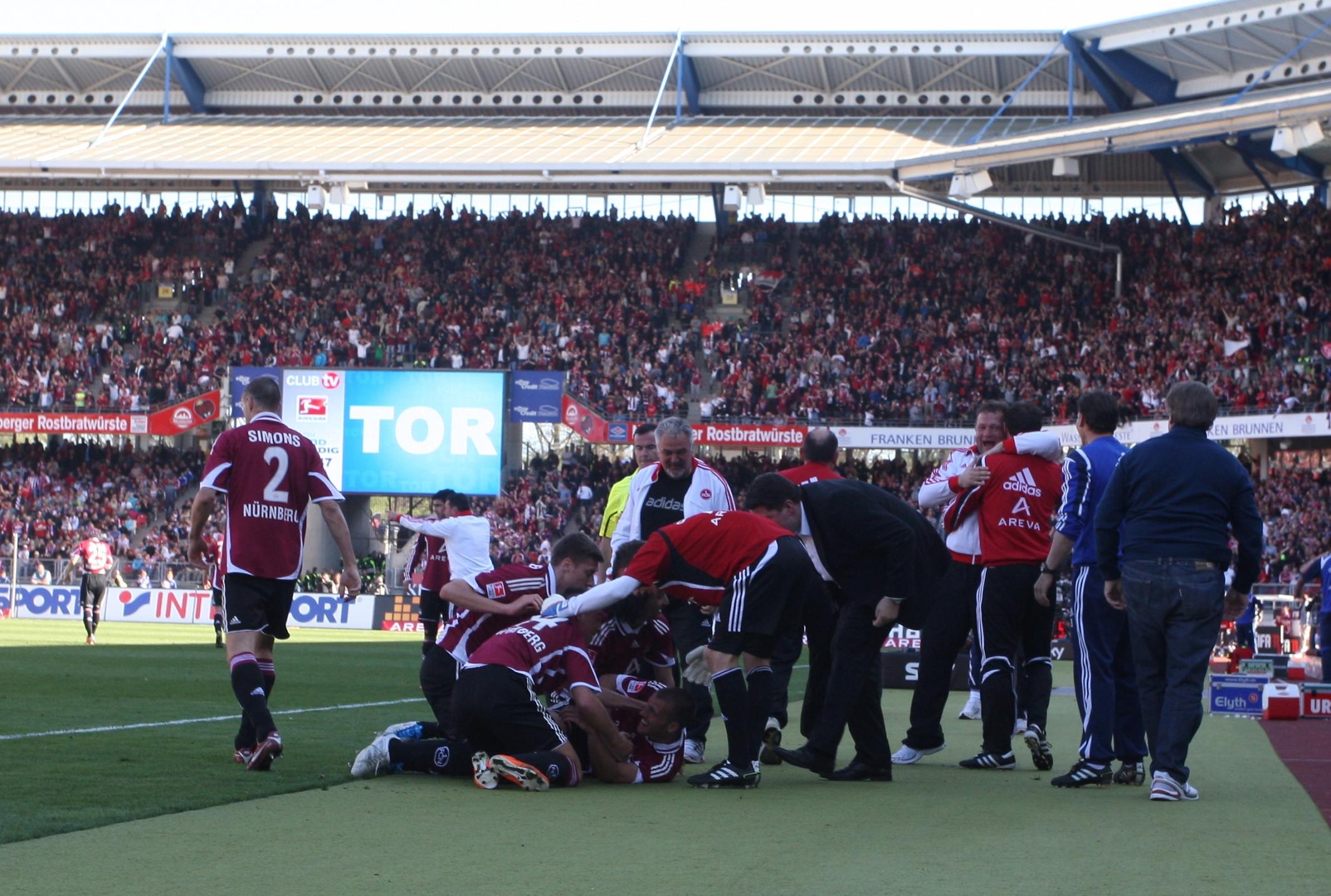 Eine Heim-Erinnerung, die Nürnberg Mut macht für die fränkisch-bayerische Kraftprobe: Nach Eiglers kuriosem Ausgleichstreffer hob sich im April 2011 das Stadiondach. Das 1:1 fungierte als Dosenöffner für ein unterhaltsames Derby, in dem sich die Rivalen mit offenem Visier begegneten. Der Club verdiente sich dank einer bravourösen kämpferischen Leistung einen Punkt.
